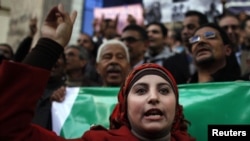 Үкіметке қарсы ұрандап тұрған журналистер шеруі. Каир, 17 желтоқсан 2012 жыл