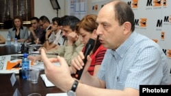 Armenia - Avetik Ishkhanian (R) and other local election observers at a news conference in Yerevan, 6May2013.