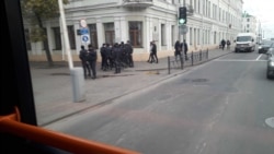 Міліцыянты рыхтуюцца ўварвацца на Ленінскую