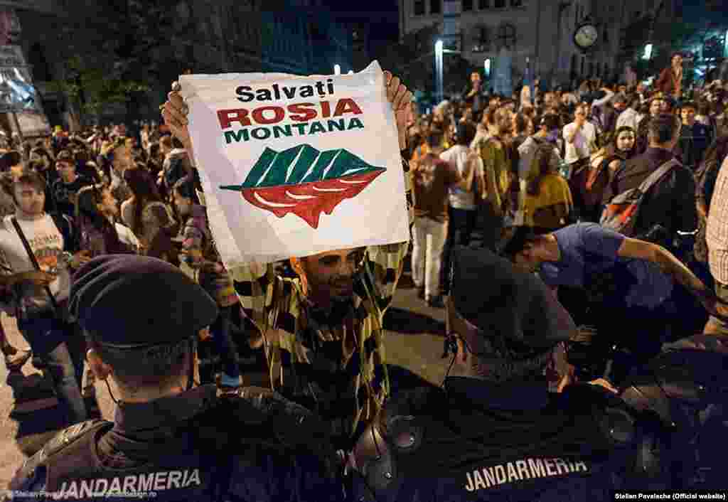 Romania - Protests against the governmental project Rosia Montana, Bucharest (Soursă: @Stelian Pavalache | www.photodesign.ro), September 5, 2013.