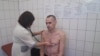 Олег Сенцов во время медосмотра в тюремной больнице. Сентябрь 2018 года.