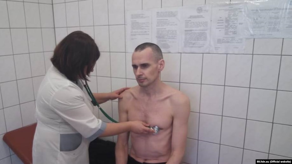 Олег Сенцов во время медосмотра в тюремной больнице, сентябрь 2018 года