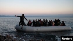 Migrantët nga Afganistani duke arritur në Lesbos të Greqisë. Fotografi nga arkivi. 