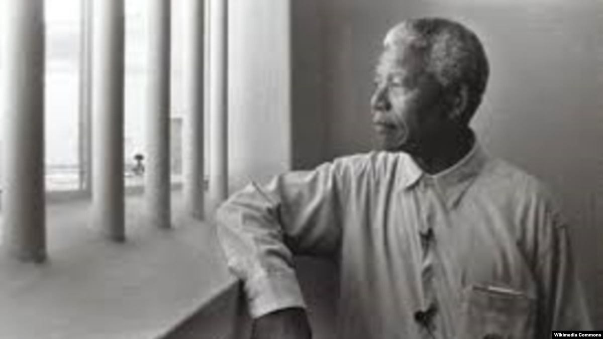 nelson mandelas role in ending apartheid The role played by nelson mandela in modern history is that of a strategic leader who helped end apartheid and bring free elections and democracy to south africa. nelson mandelas role in ending apartheid The role played by nelson mandela in modern history is that of a strategic leader who helped end apartheid and bring free elections and democracy to south africa.