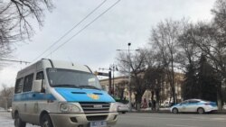 Автомобили полиции рядом с площадью Астана. 22 февраля 2020 года.