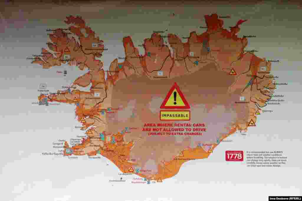 Карта Исландии - первое, что замечаешь на стене аэропорта &quot;Кефлавик&quot; - &nbsp;огорчает водителя: центр острова непроходим, рулить придется &nbsp;по кусочку суши вдоль берега. На этом кусочке, собственно, и проживает 320 тысяч исландцев: свободно, без тесноты и обид.