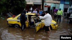 Poplavljene ulice u San Salvadoru, El Salvador, 31. maja 2020. 