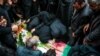 تشدید درگیری‌های سوریه طی هفته‌های اخیر آمار کشته‌های ایران را بالا برده است. خانواده یکی از این کشته‌شدگان در حال عزاداری.