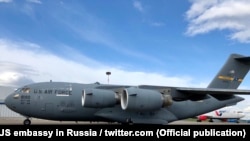 Літак ВПС США, який доставив у Москву апарати ШВЛ зі США