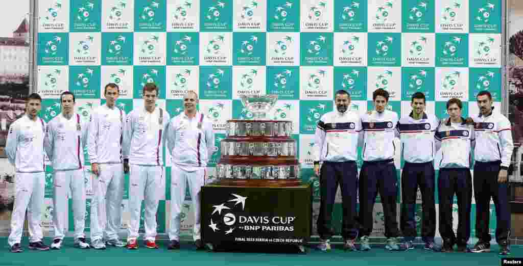 Serbia - Members of the Czech Republic and Serbian tennis teams pose with the Davis Cup trophy after the official draw at Belgrade Arena in Belgrade November 14, 2013.