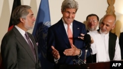 US Secretary of State John Kerry (C) reacts as Afghan presidential candidates Ashraf Ghani (R) and Abdullah Abdullah look on during a joint press conference in Kabul on July 12, 2014.