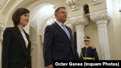 Președintele Klaus Iohannis și Maia Sandu, pe când era prim-ministru, în vizită la București, 2 iulie 2019