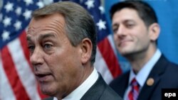 John Boehner (stânga) şi Paul Ryan