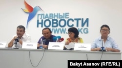 Родственники Калыйбека Эльтуйбасова на пресс-конференции в Бишкеке. 4 июля 2017 года.
