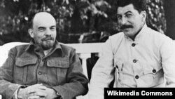 Владимир Ленин һәм Иосиф Сталин