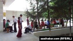 Ýokary okuw jaýyna giriş synaglarynyň geçýän döwri, Aşgabat