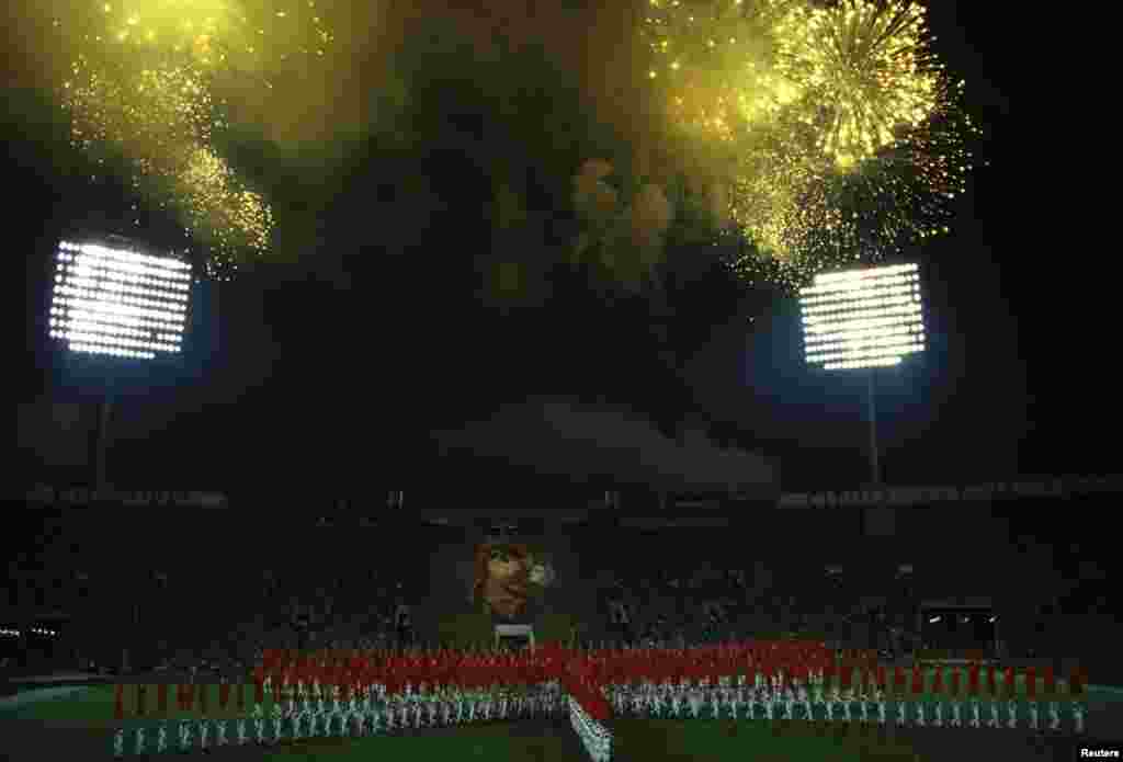 Fireworks explode over the closing ceremony on August 3, 1980.