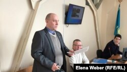 Журналист Олег Гусев, выступающий ответчиком по иску компании «АрселорМиттал Темиртау». Темиртау, 28 января 2019 года.
