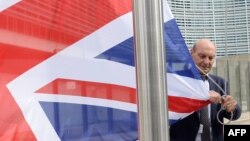 Brüssel qərargahının qarşısındakı Britaniya bayrağının endirilməsi