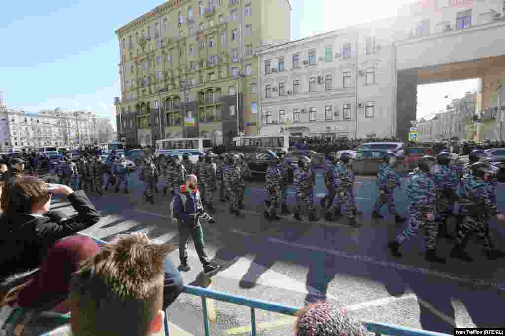 Несмотря на многотысячные акции по всей России, ни один федеральный телеканал не сообщил о протестах.​