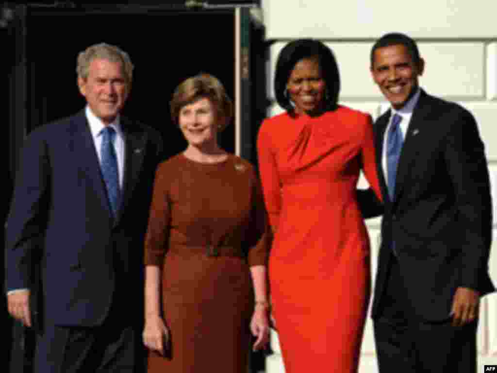 U.S. - President George W. Bush and Laura Bush greet president-elect Barack Obama and his wife Michelle at the South Portico of the White House in Washington, DC, 10Nov2008 - UNITED STATES, Washington : (L-R) US President George W. Bush, First Lady Laura Bush, Michele Obama and president-elect Barack Obama stand outside the Diplomatic entrance of the White House on November 10, 2008 in Washington. Obama is visiting the White House at the invitation of Bush ahead of his January 20, 2009 inauguration as the next president. AFP PHOTO/Tim SLOAN