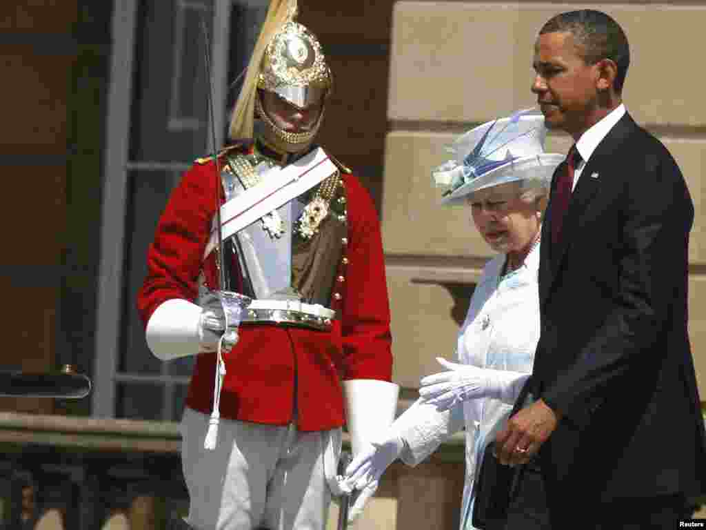 Екінші Елизаветаның АҚШ президенті Барак Обаманы қарсы алу рәсімі. 24 мамыр 2011 жыл.&nbsp;