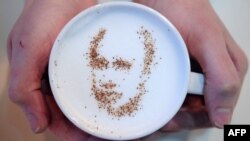 Un cappucino a la Putin, într-o cafenea din Moscova