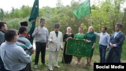 Руслана Гвашева (в центре) знают в абхазском обществе как патриота своего народа и Кавказа, неравнодушного человека, которому не свойственен радикализм