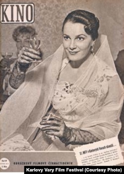 Элина Быстрицкая, звезда фильма "Тихий Дон", на обложке чехословацкого киножурнала, 1958