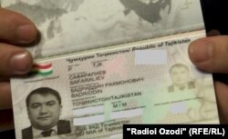 Novi pasoš Badridina Safaralijeva, svježe obrijanog na fotografiji