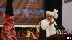 Afghan President Ashraf Ghani speaks to religious leaders during an anti-corruption conference in Kabul on September 1