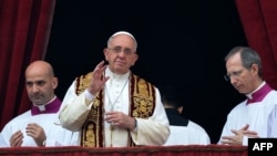 Папа Франциск виступає з традиційним різдвяним посланням до вірян, 25 грудня 2014 року