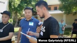 Активист Альнур Ильяшев (на переднем плане). Алматы, 30 июня 2019 года.