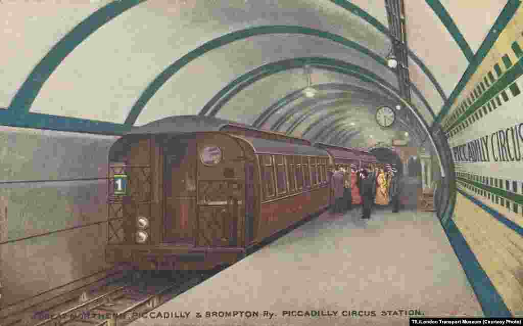 A 1906 postcard of a train at Piccadilly Circus Station
