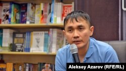 Адильхан Ержанов во время творческой встречи в Алматы. 30 января 2020 года.