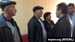 Родные Мустафы Дегерменджи в ожидании заседания в Верховном суде Крыма