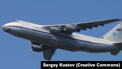 An Antonov AN-124*