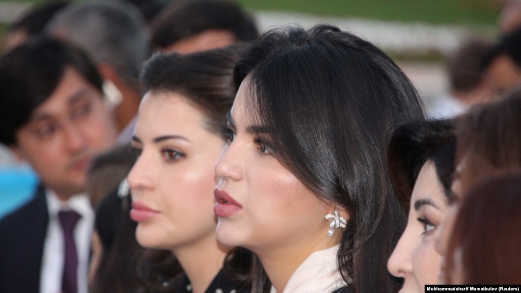 Духтари президенти Ӯзбекистон аз мақомаш истеъфо дод