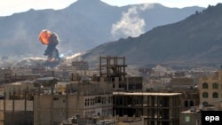 Столица Йемена Сана, где продолжаются столкновения между хуту и правительственными войсками, 19 января 2015 года. 