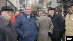 Пензионери протестираа мирно во центарот на Велес. Тие побараат пратениците во Парламентот да го донесат буџетот за 2013 година.