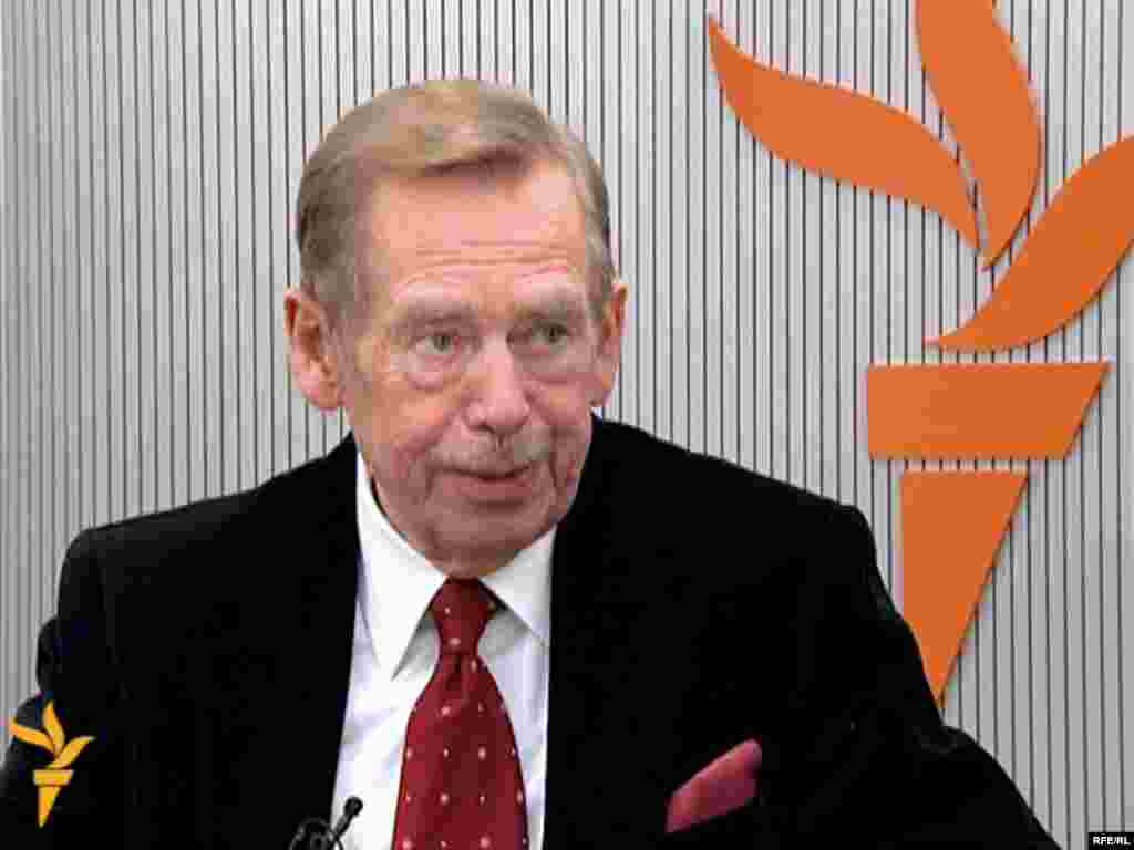 Vaclav Havel în cursul interviului acordat lui Jeremy Bransten