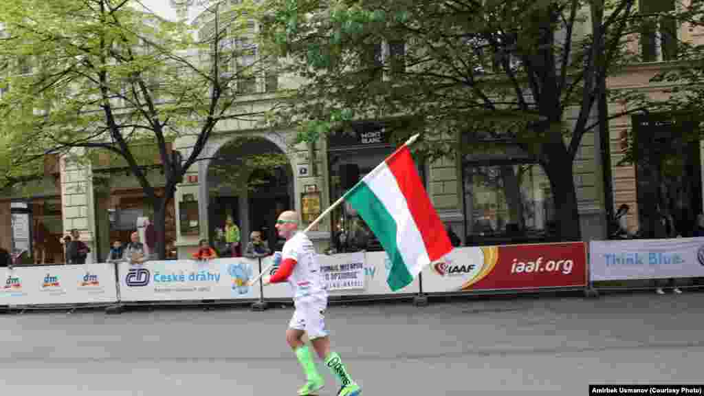 Венгриянын туусун көтөргөн марафончу.