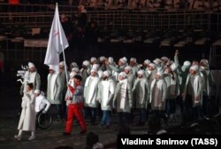 Російські спортсмени відмовились нести нейтральний прапор