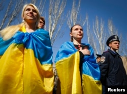Проукраинский митинг в Луганске, 17 апреля 2014 года