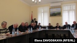 Общественная палата Абхазии собралась вчера в расширенном составе, чтобы обсудить проблему паспортизации