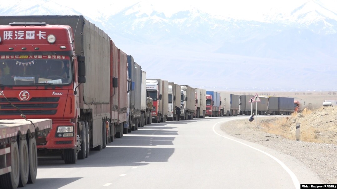 Kyrgyz truck drivers wait in long lines at the Torugart border crossing with China as pandemic controls limited cross-border trade. (file photo)