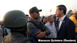 Спілкування Хуана Гуайдо з військовими, Каракас, Венесуела, 30 квітня 2019 року