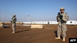 US soldiers walk around at the Taji base> FILE PHOTO