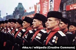 Кубанські козаки служили і в радянській армії. Парад Перемоги, червень 1945 року