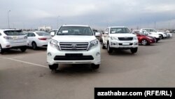 Awtoulag bazary. Türkmenistan (arhiw suraty). 